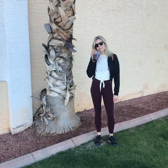 Meet your Posher, Tawny - Picture 3 of 3